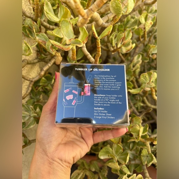 Stanley Cup Lip Gloss Holder ( e.l.f. Tumbler Lip Oil Holder - Red Delicious - Picture 3 of 9